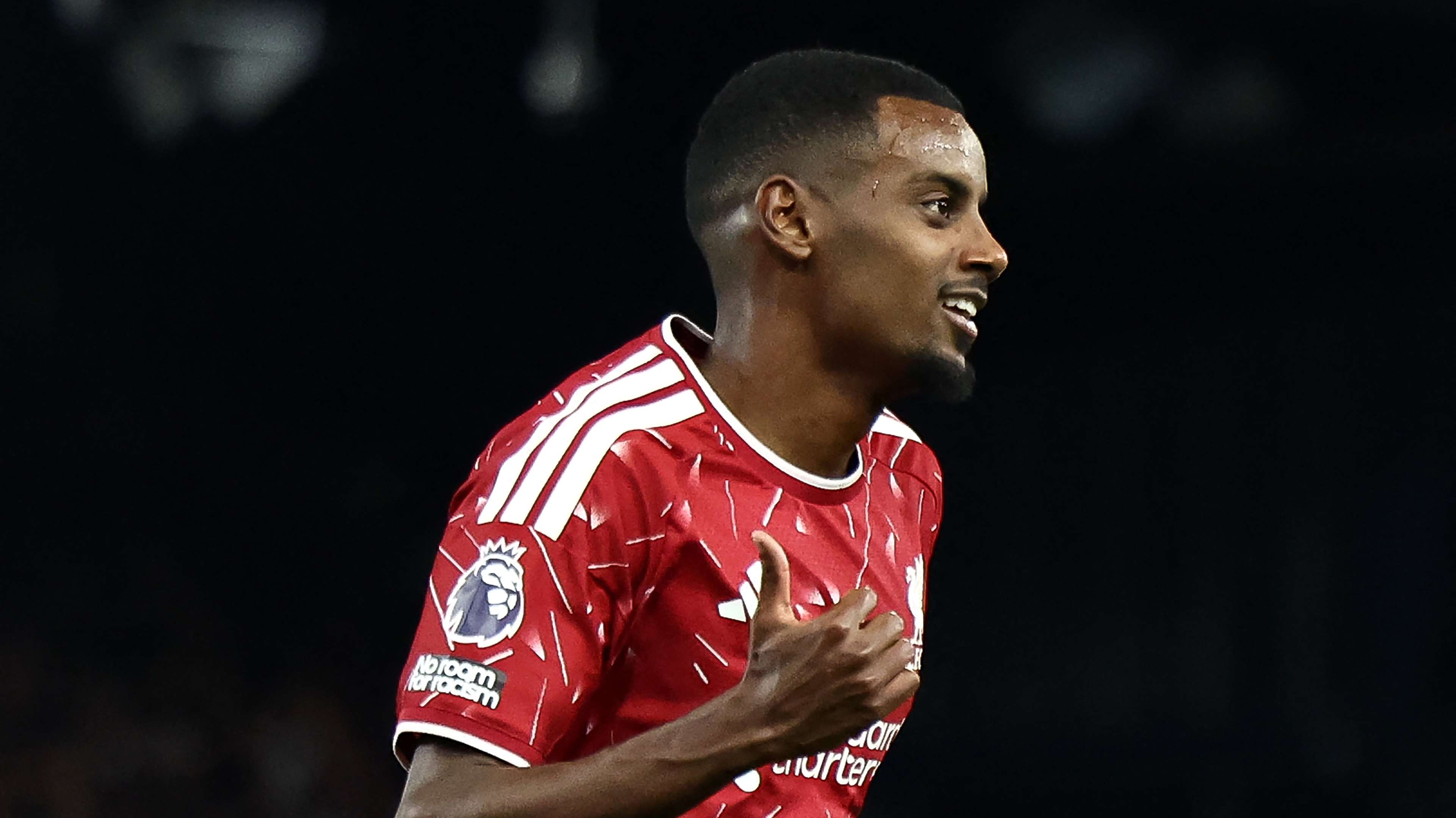 Iraola praises Isak after Liverpool win  