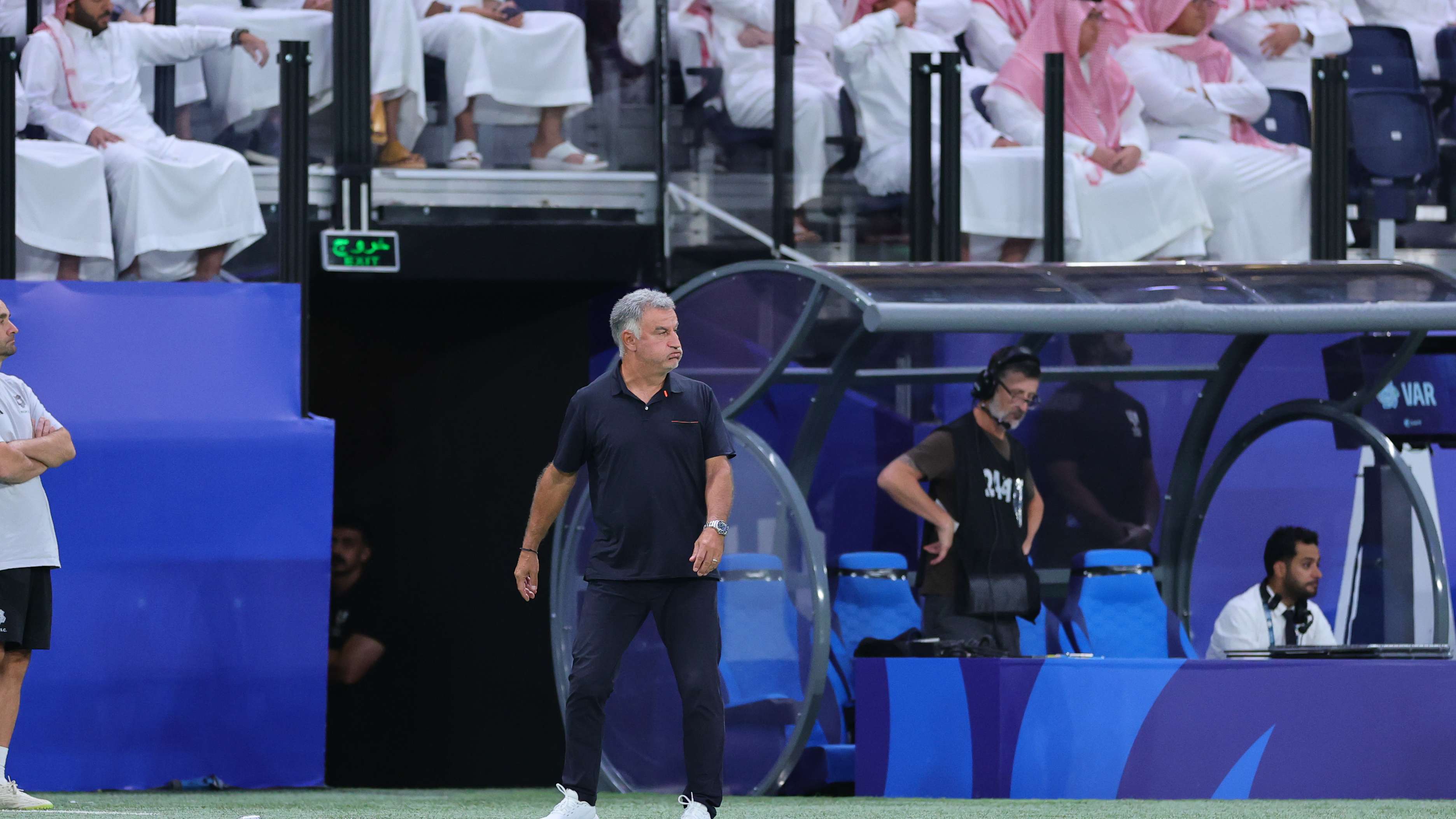 After Al-Hilal's miracle: offensive gesture sees Neom's coach sent off in the Saudi league  
