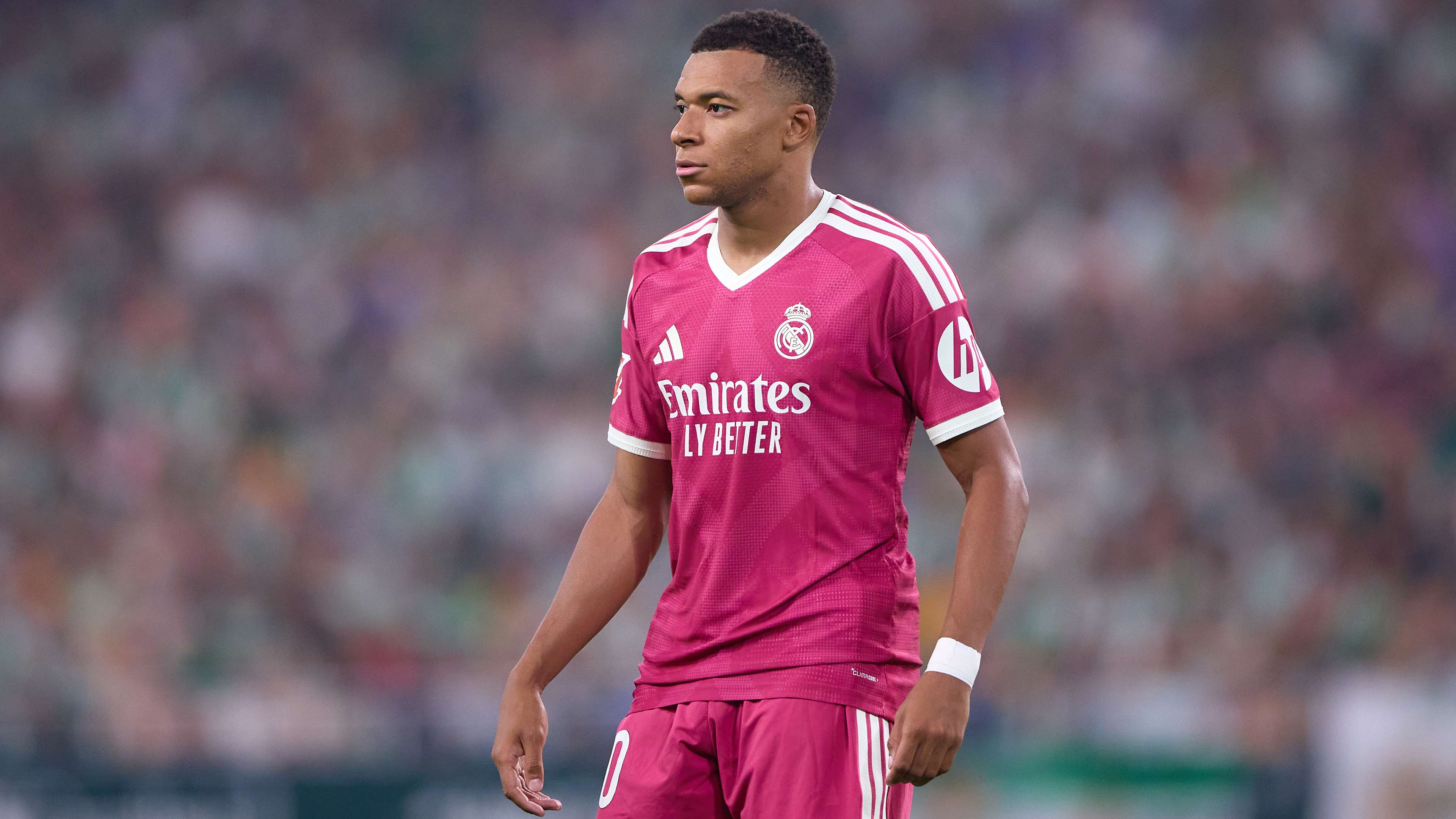 'Childish and pathetic!' - France legend SLAMS Mbappe over Ballon d'Or ambition  