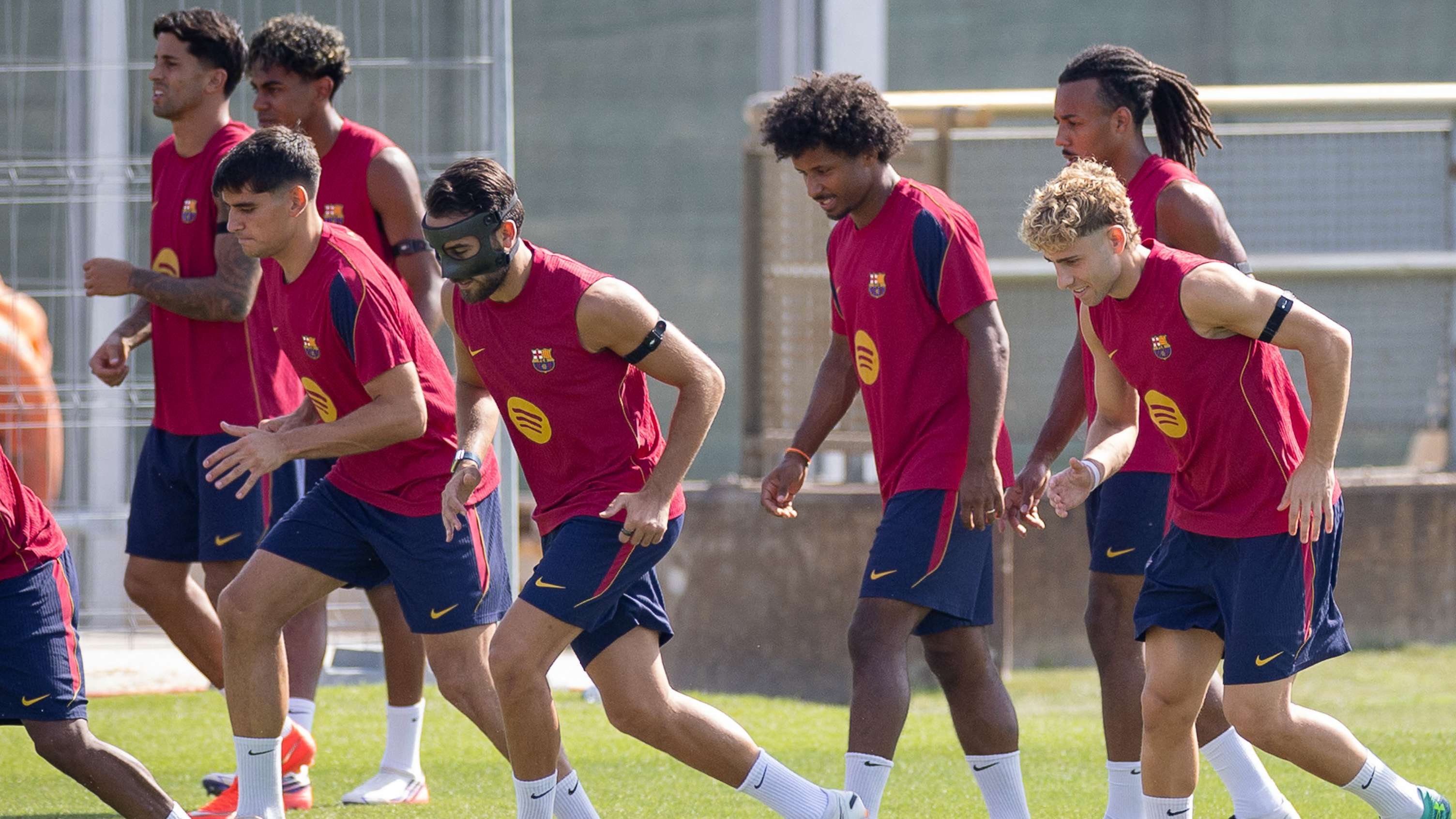 From the peak of brilliance to the substitutes' bench: a dark historical first for Barcelona star  