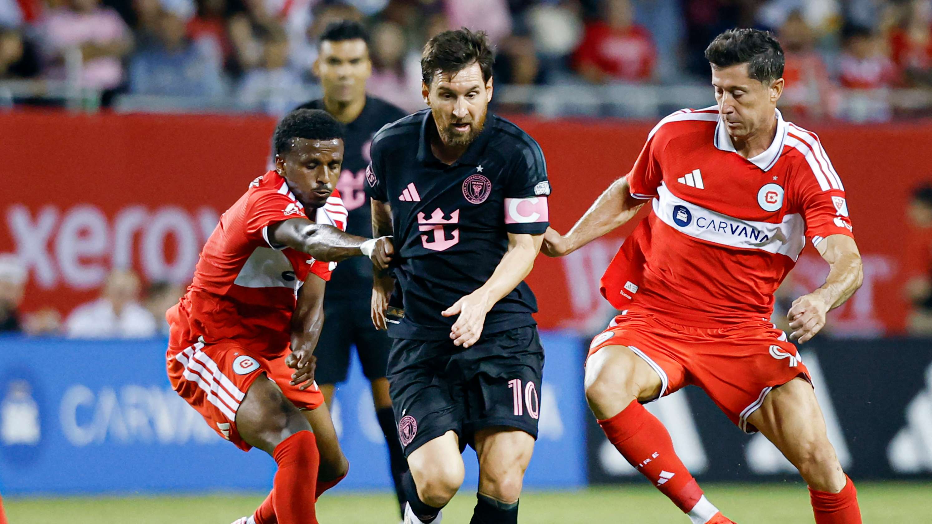 Video: Lewandowski scores and Messi responds with a record-breaking feat in a thrilling American showdown  