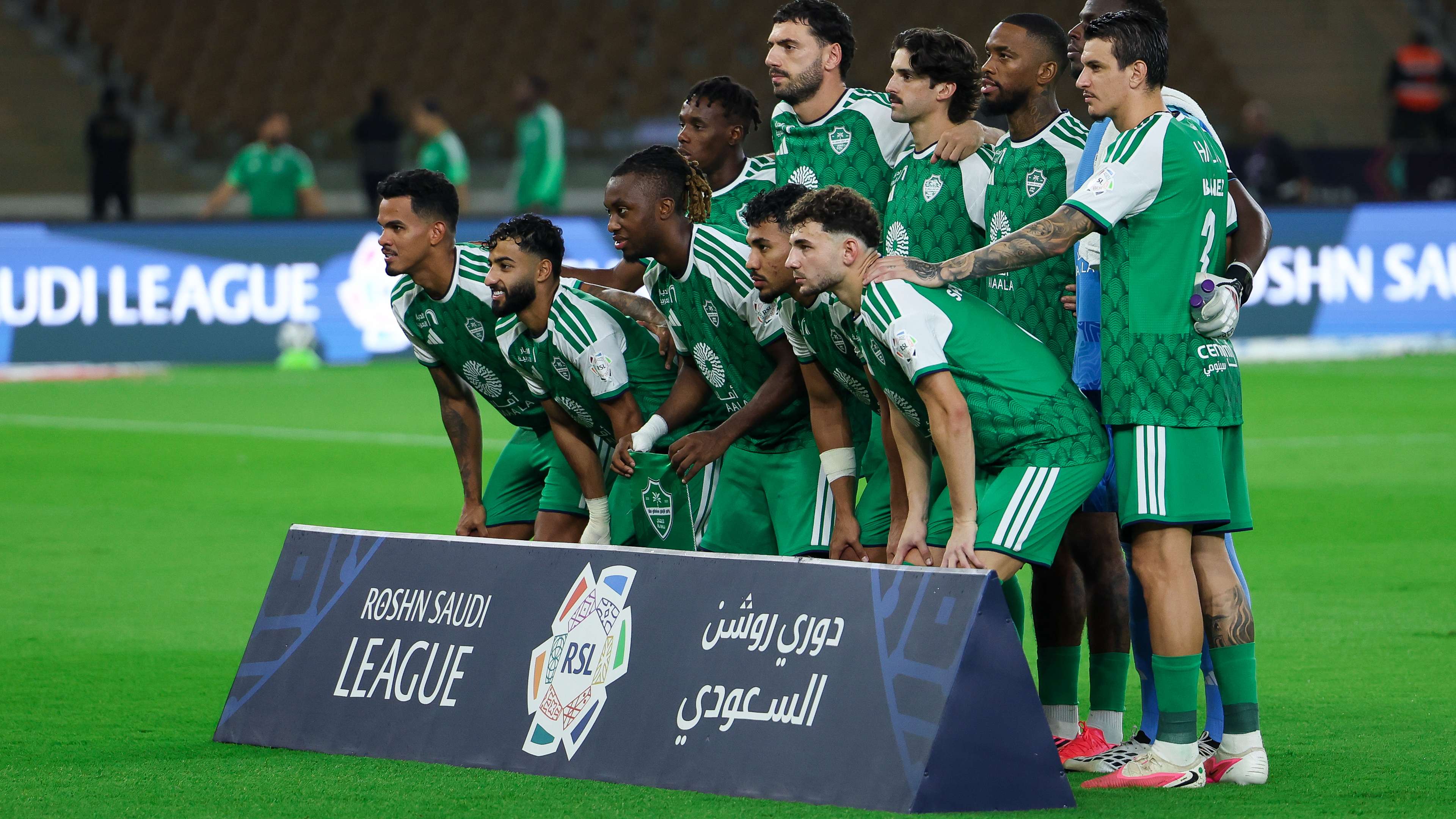 Video: he amazed everyone: Al-Ahly player is a professional at playing music and singing!  
