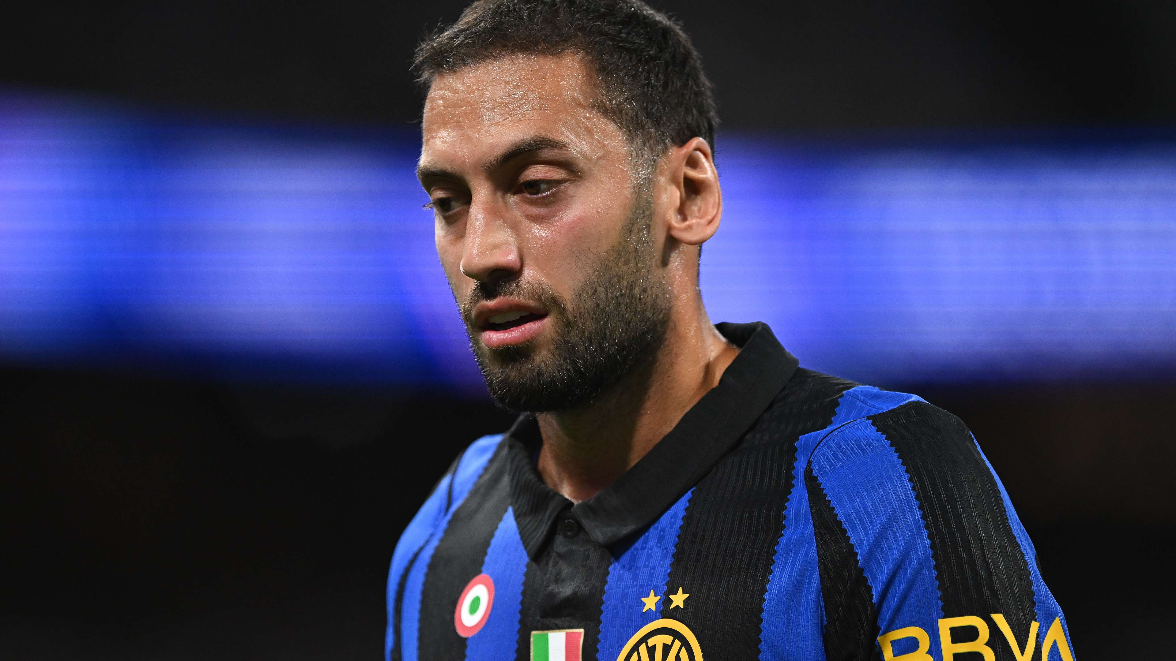 Inter, Calhanoglu out: muscular problem, not even on the bench against Udinese  