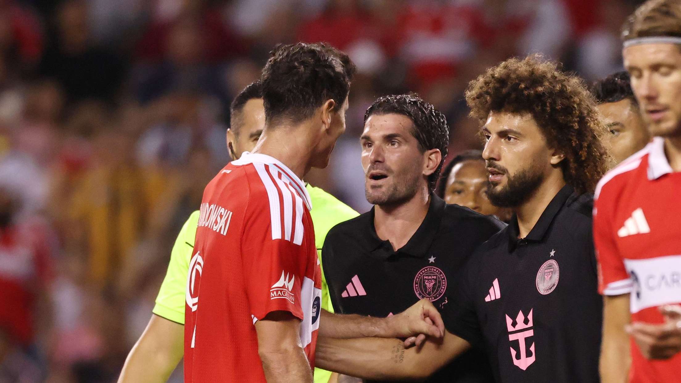 De Paul's brutal World Cup taunt to Lewandowski revealed  