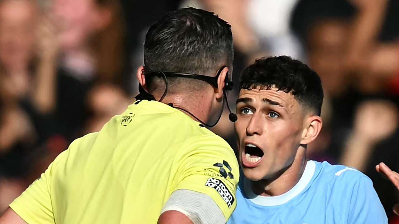 Rooney disagrees with Neville over Foden dismissal  