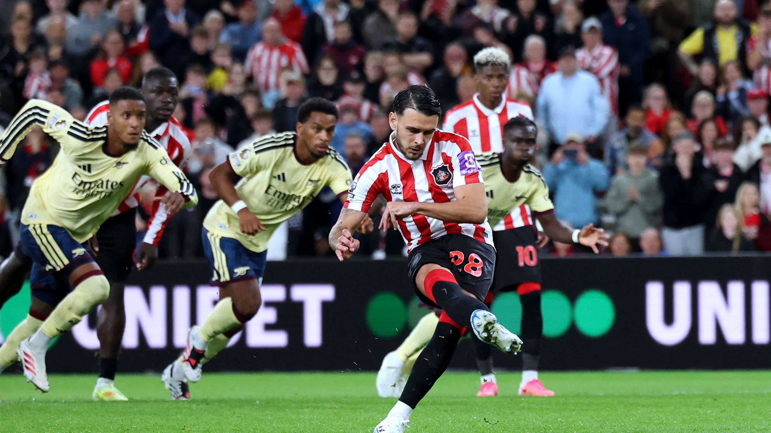 Arsenal demand answers after Sunderland penalty row  