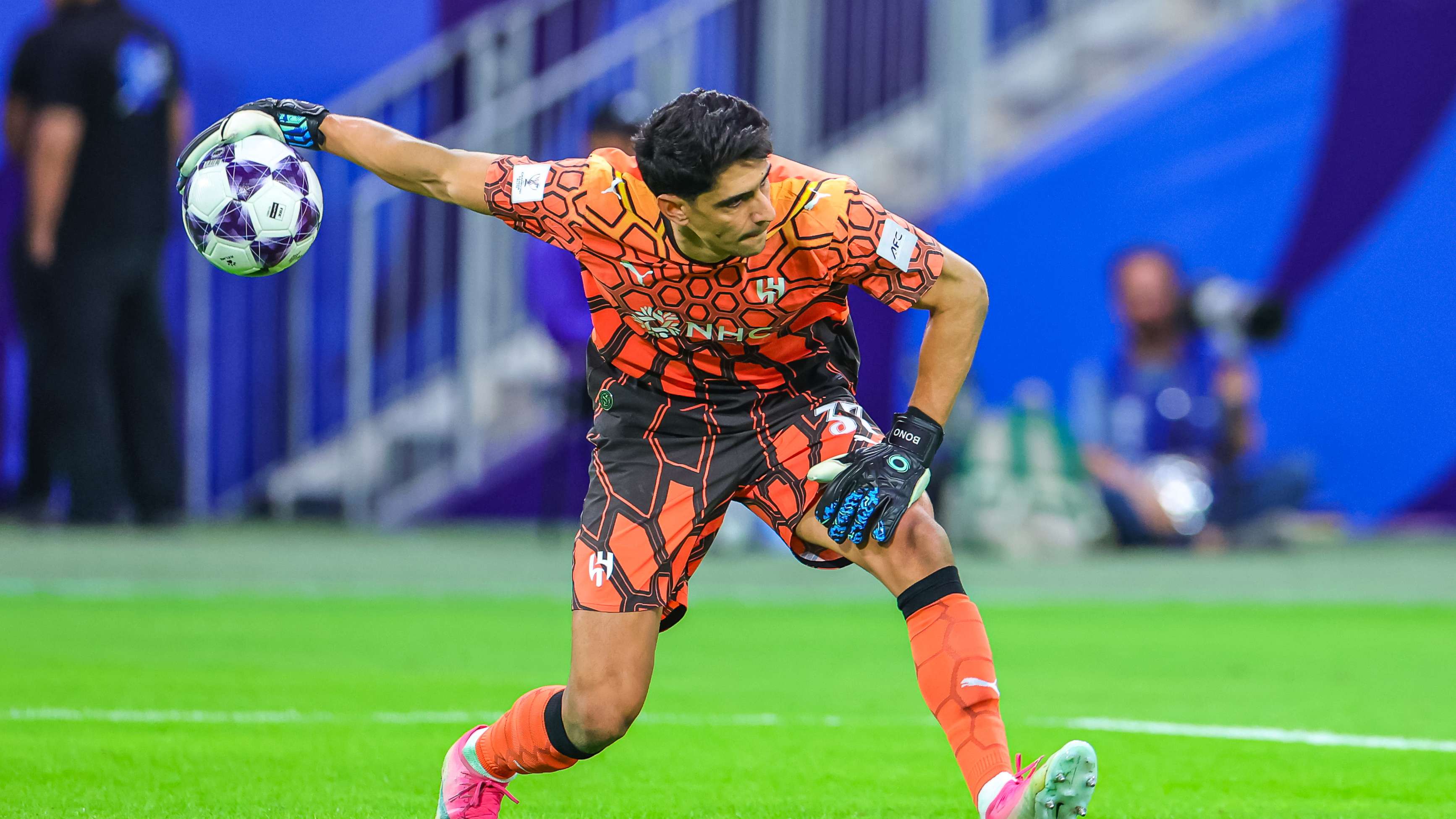 Video: how Bono stole the hearts of Al-Hilal fans on the elite night  