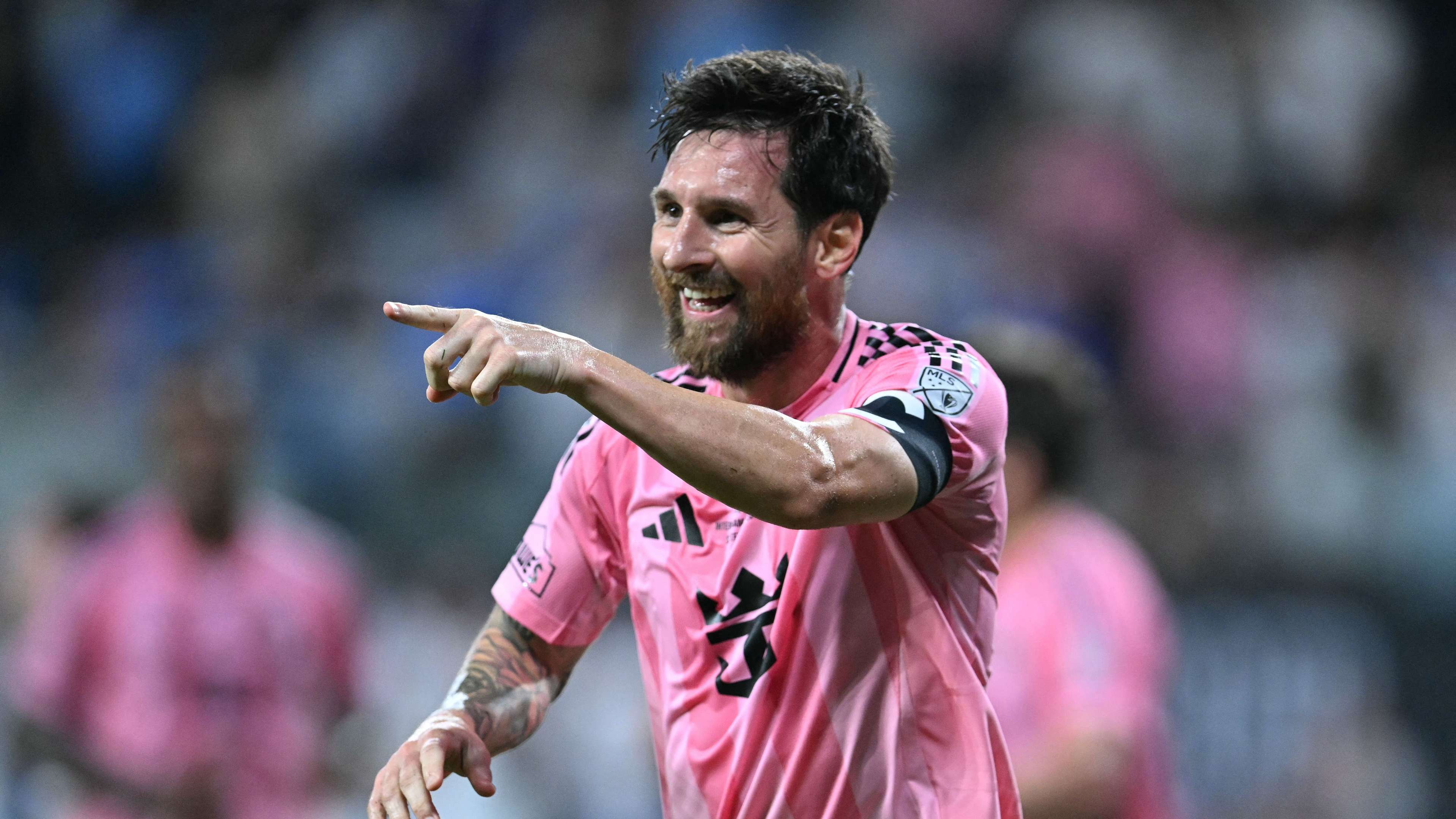 Messi continues his generosity with a huge donation in Barcelona  
