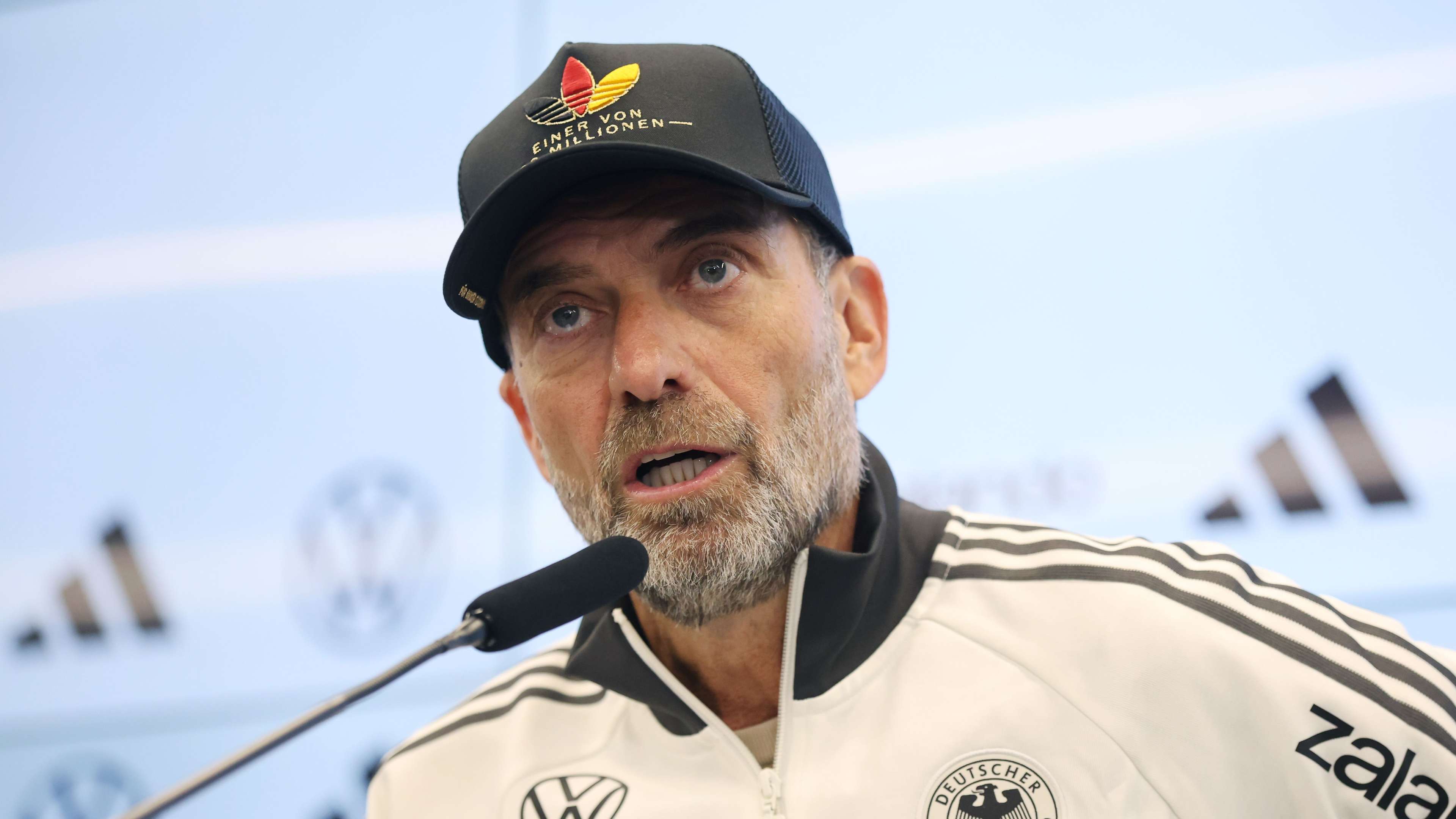 Klopp blasts 'pathetic' press over Germany squad leak  