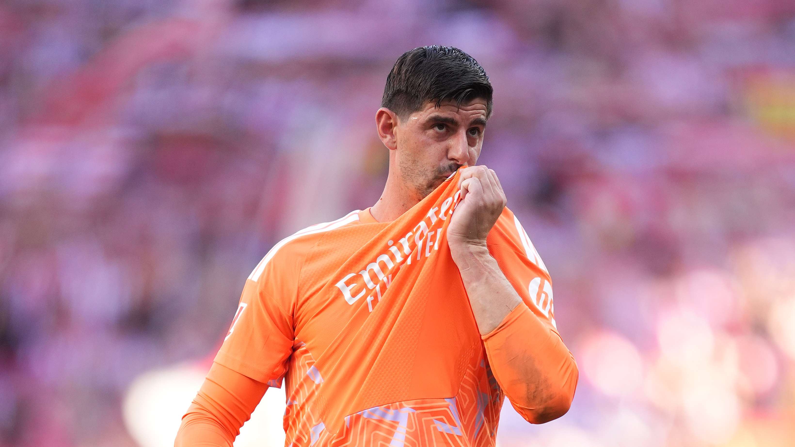 Courtois does not hide: Real Madrid goalkeeper faces the fans' anger alone  