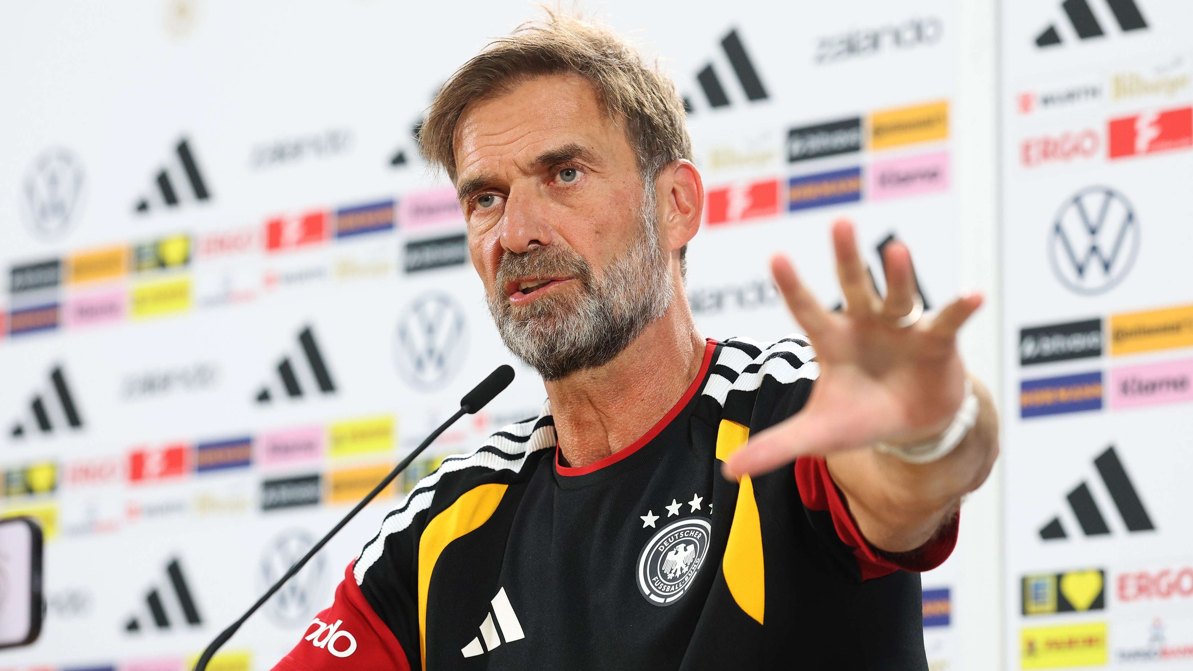 On video: "an unexpected response": Klopp embarrasses a journalist in front of everyone  