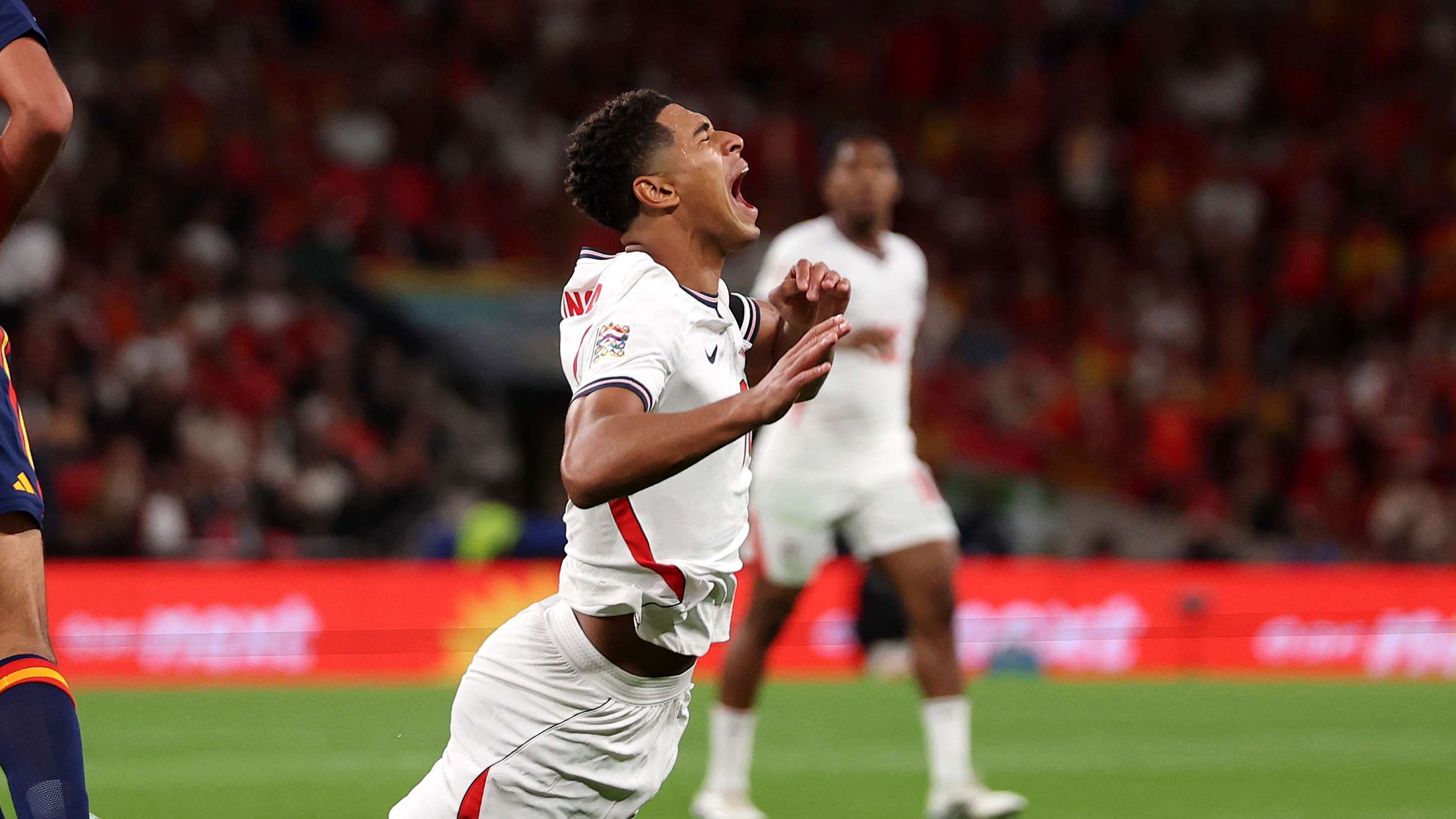 Refereeing expert exposes Bellingham: England penalty "not valid"  