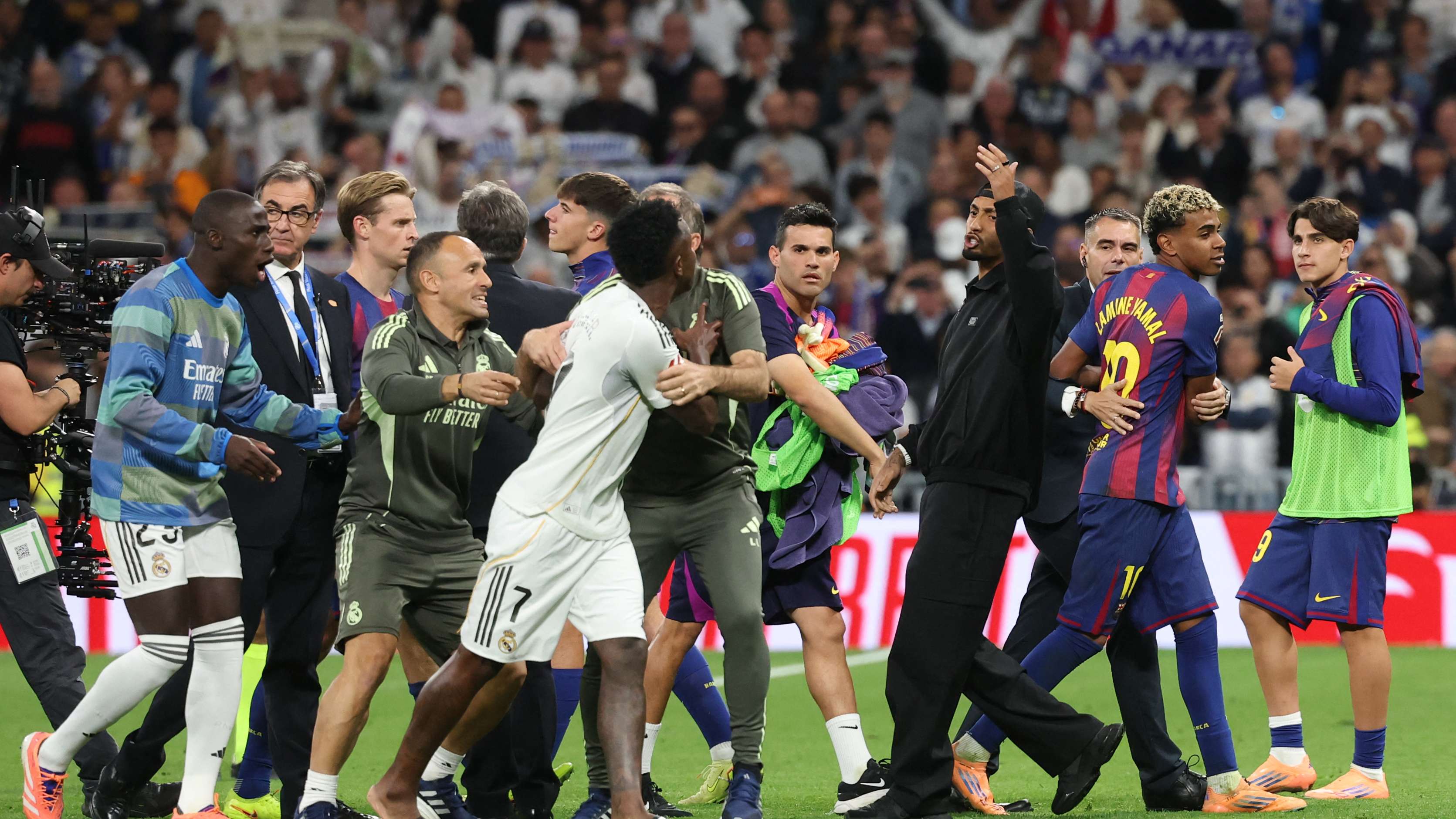 The official line-up for the Clasico: a big surprise from Mourinho!  
