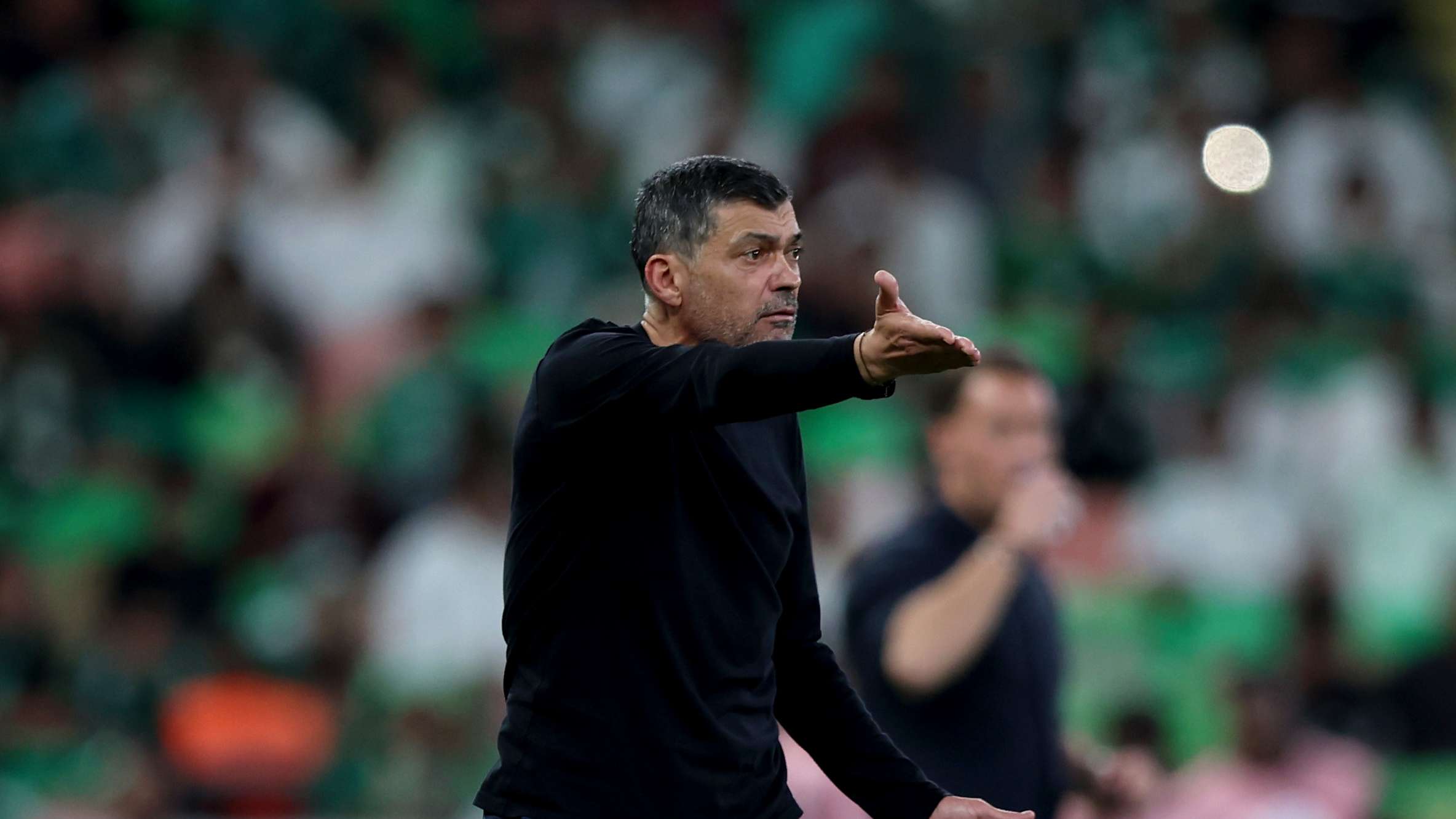 Crisis flares up: Al-Ittihad plans to put Conceicao in the dock  
