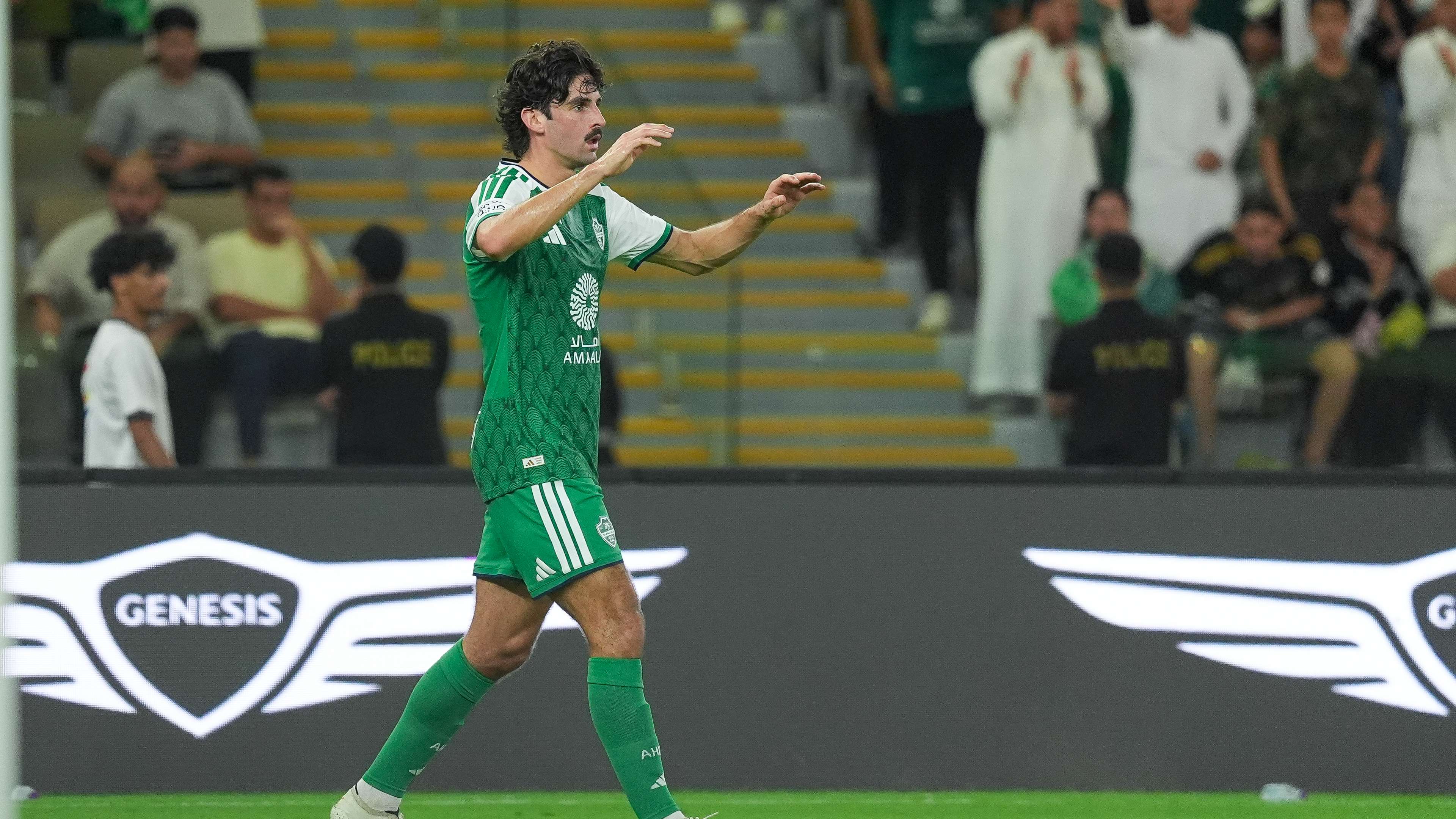 Video: Trincao dons the Riyad Mahrez role with Al Ahli of Saudi Arabia  