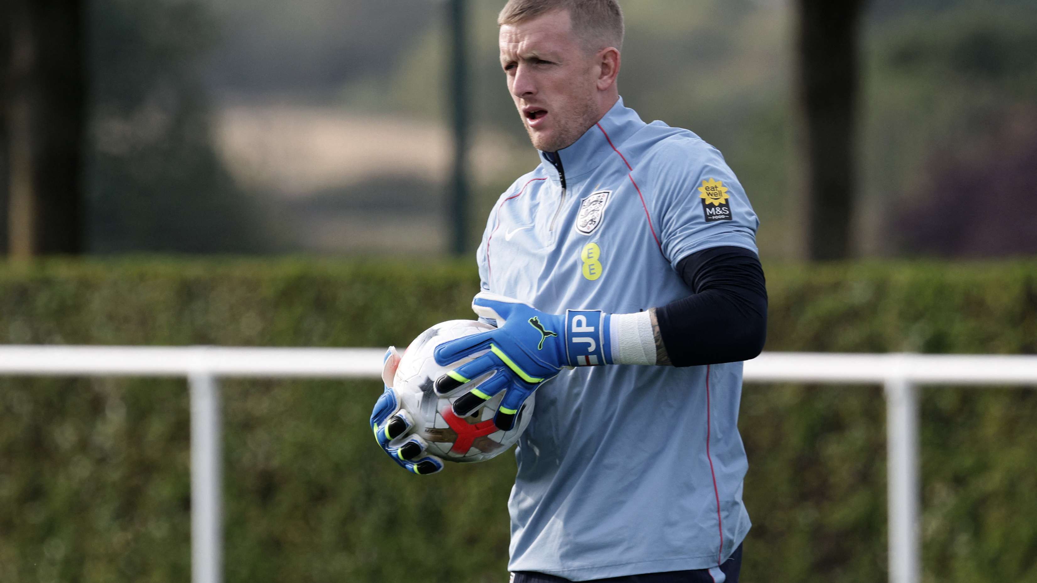 Pickford responds to Tuchel benching and Trafford rivalry  