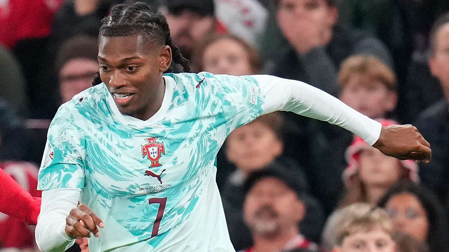 Leao reveals emotion after taking Ronaldo's iconic No.7 shirt  