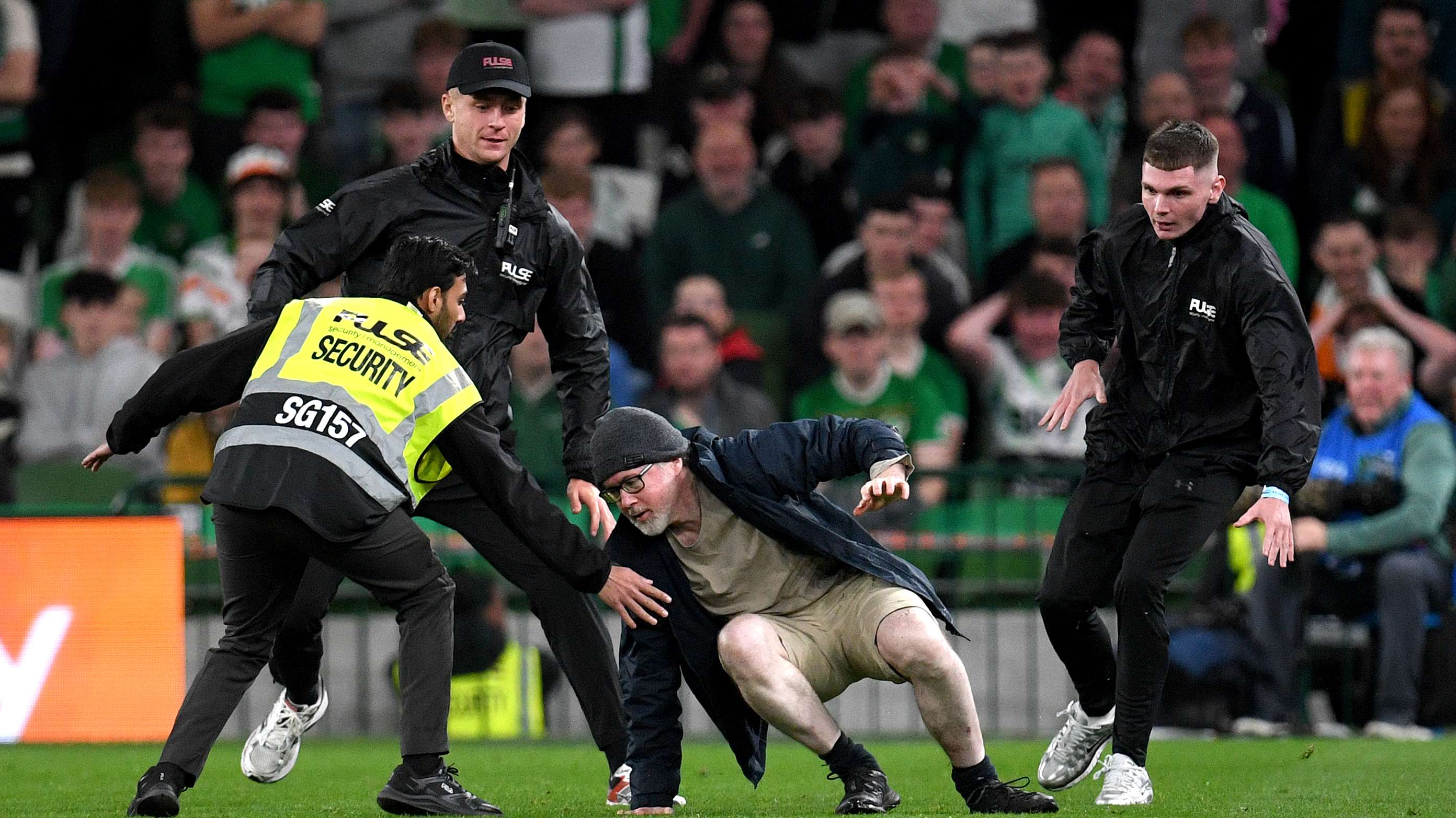 Tennis ball protest over Israel pauses Ireland game against Austria  