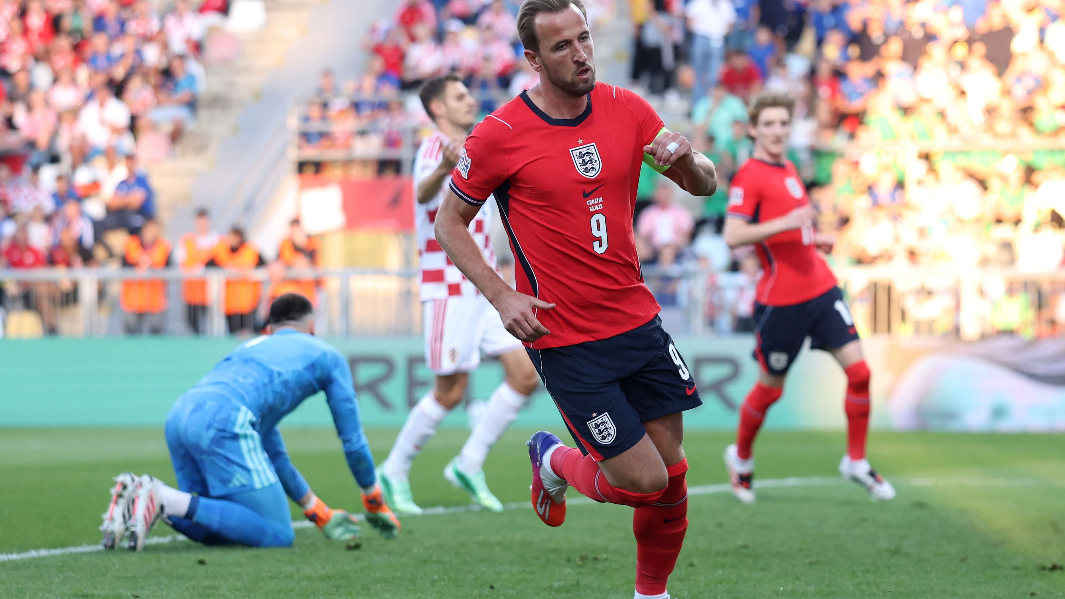 On video: Kane and Bellingham double sinks Croatia early  