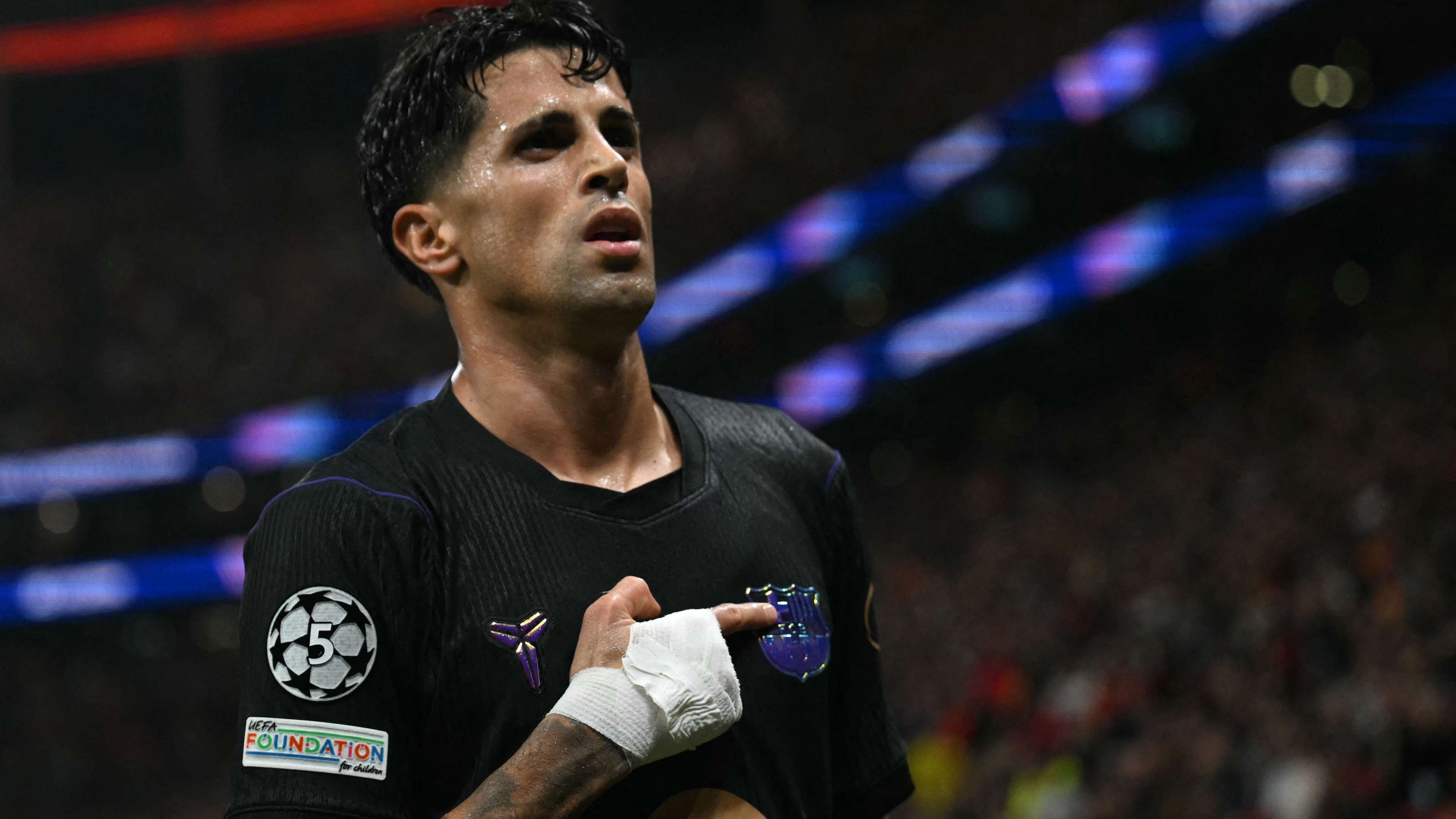 Cancelo a candidate for a surprise position at Barcelona  
