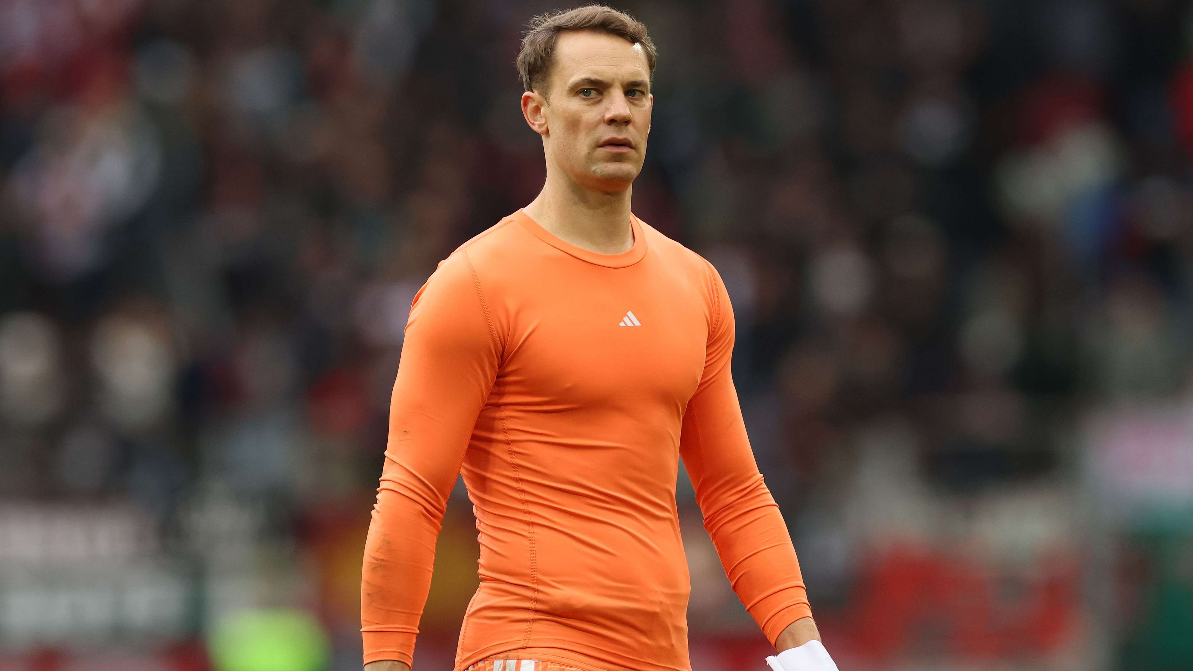 Eberl slams Neuer after record Augsburg goal  