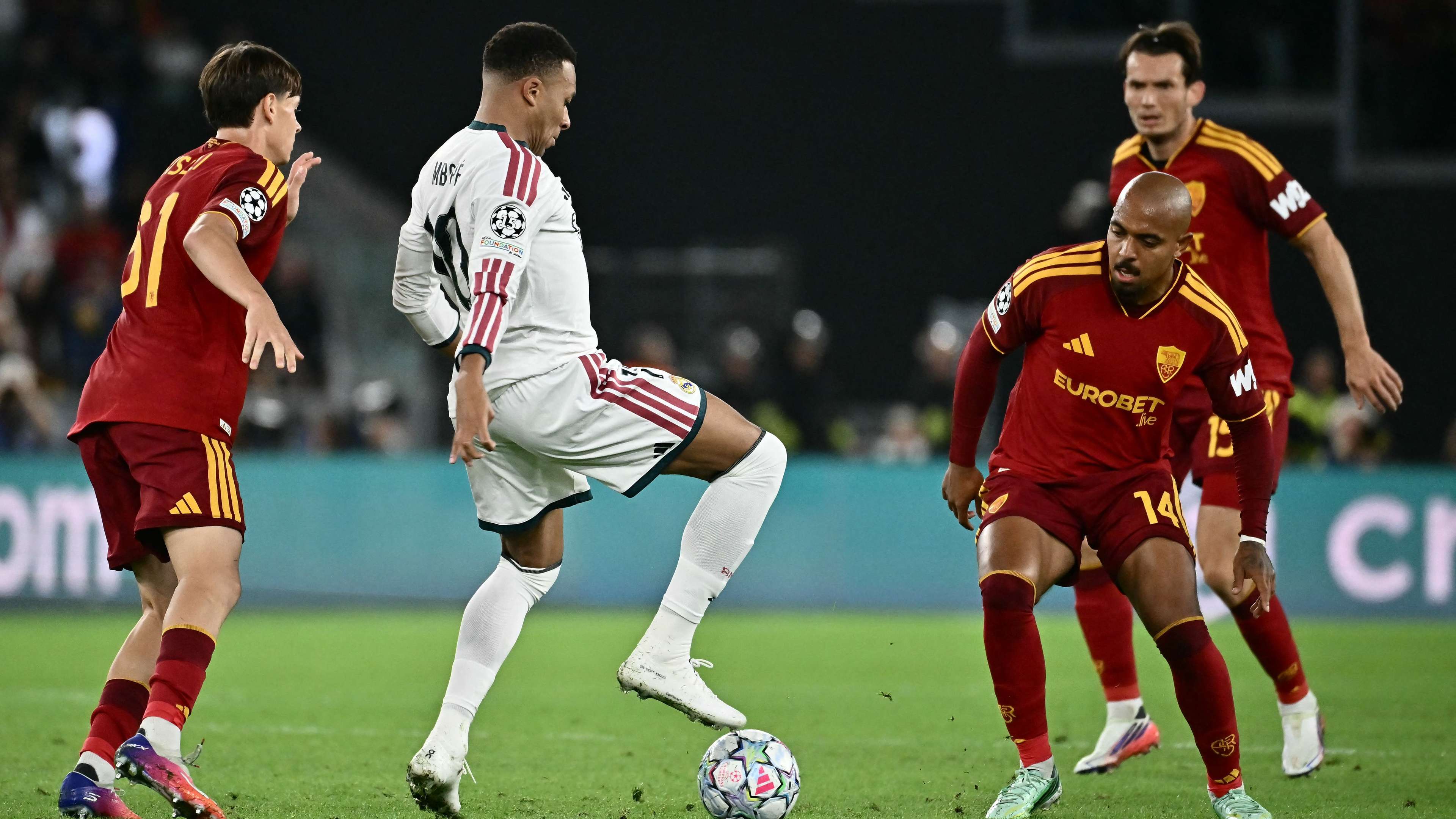 Former France star: Mbappe has not reached the status of Messi and Cristiano, and the Barcelona player is the best in his position  