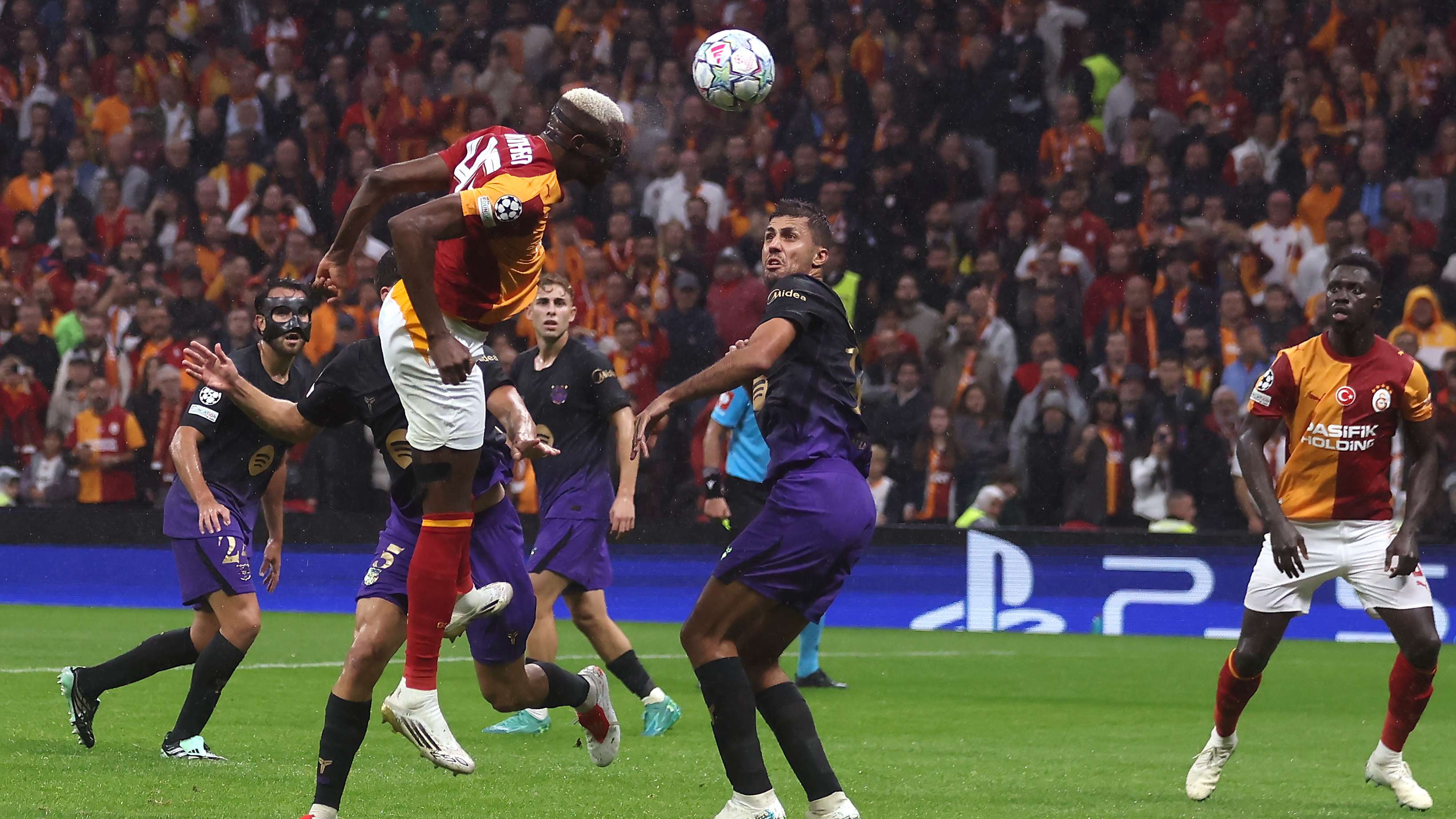 Video: a disallowed goal sets the clash alight: VAR and Cancelo rescue Barcelona from Turkish hell  