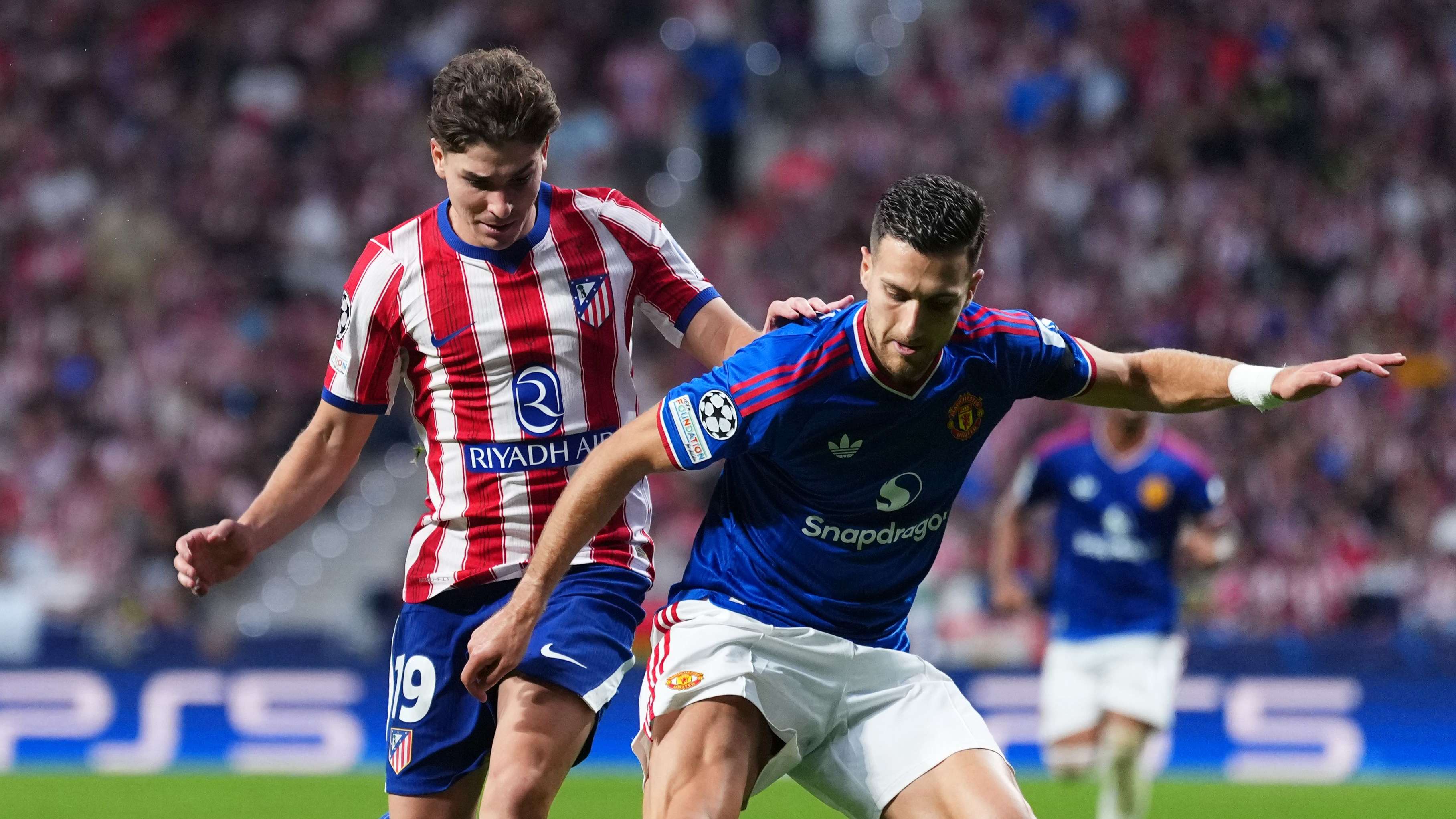 Simeone hails Alvarez progress as Atleti beat Man Utd  