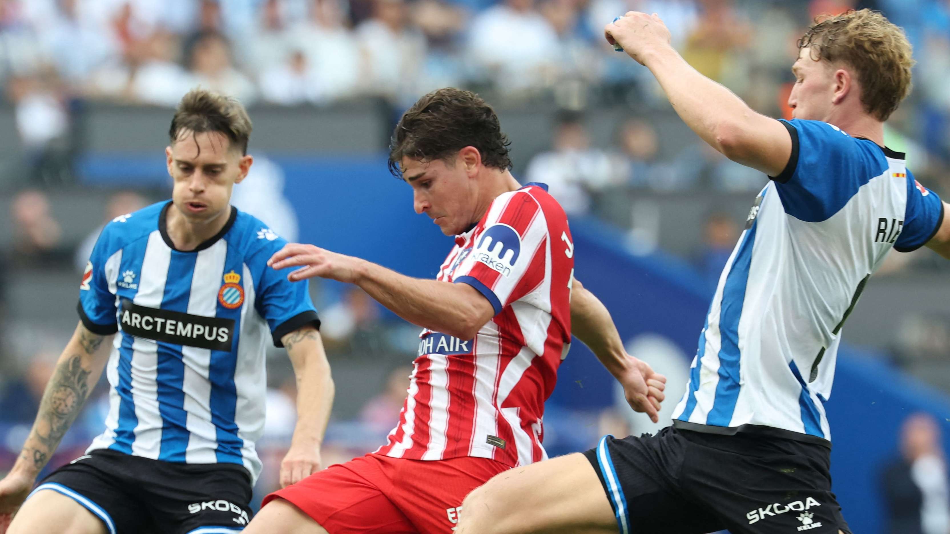 Alvarez's mark: Atletico chase Barcelona with a late winner over Espanyol  