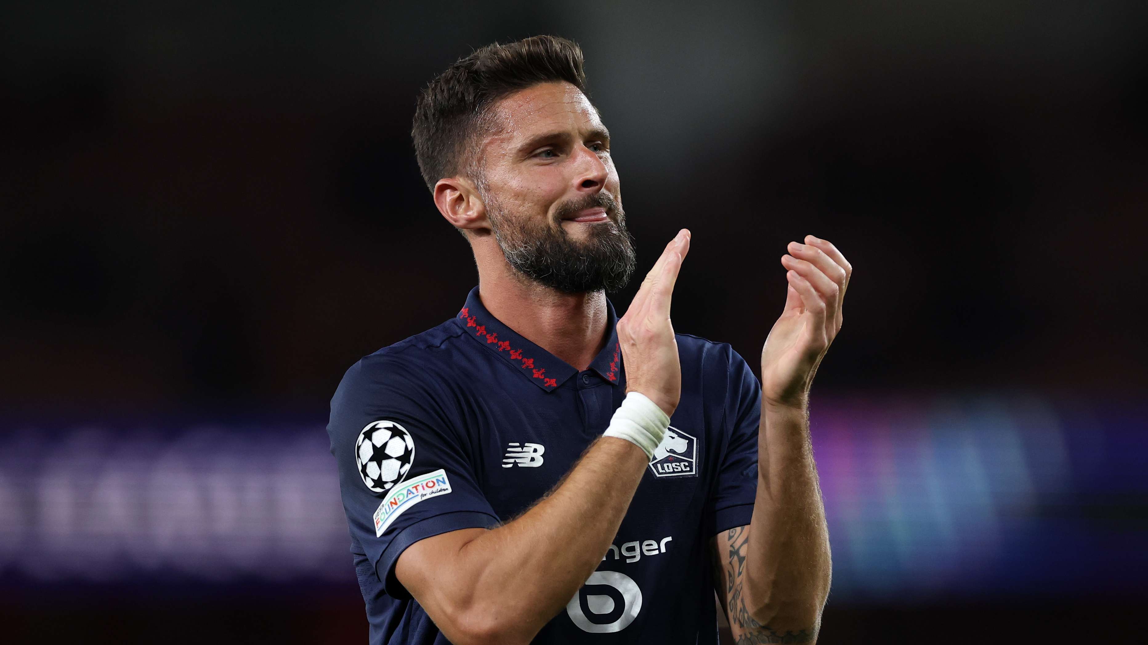 Giroud emotional after Arsenal return  