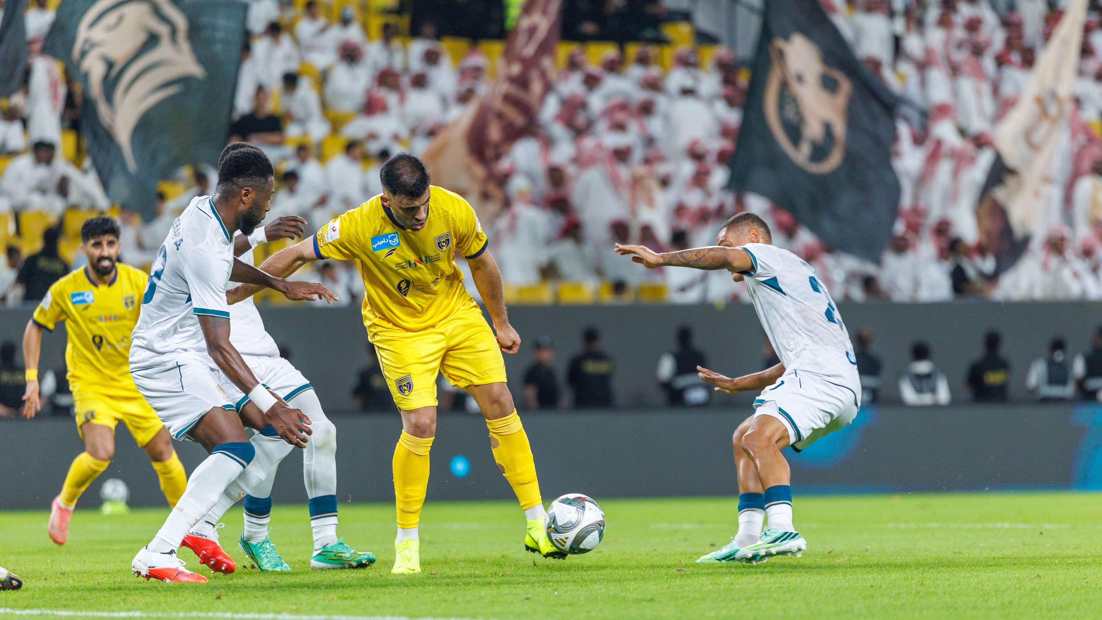 Video: A few metres from the historic throne: Hamdallah strips Al-Soma of another record  