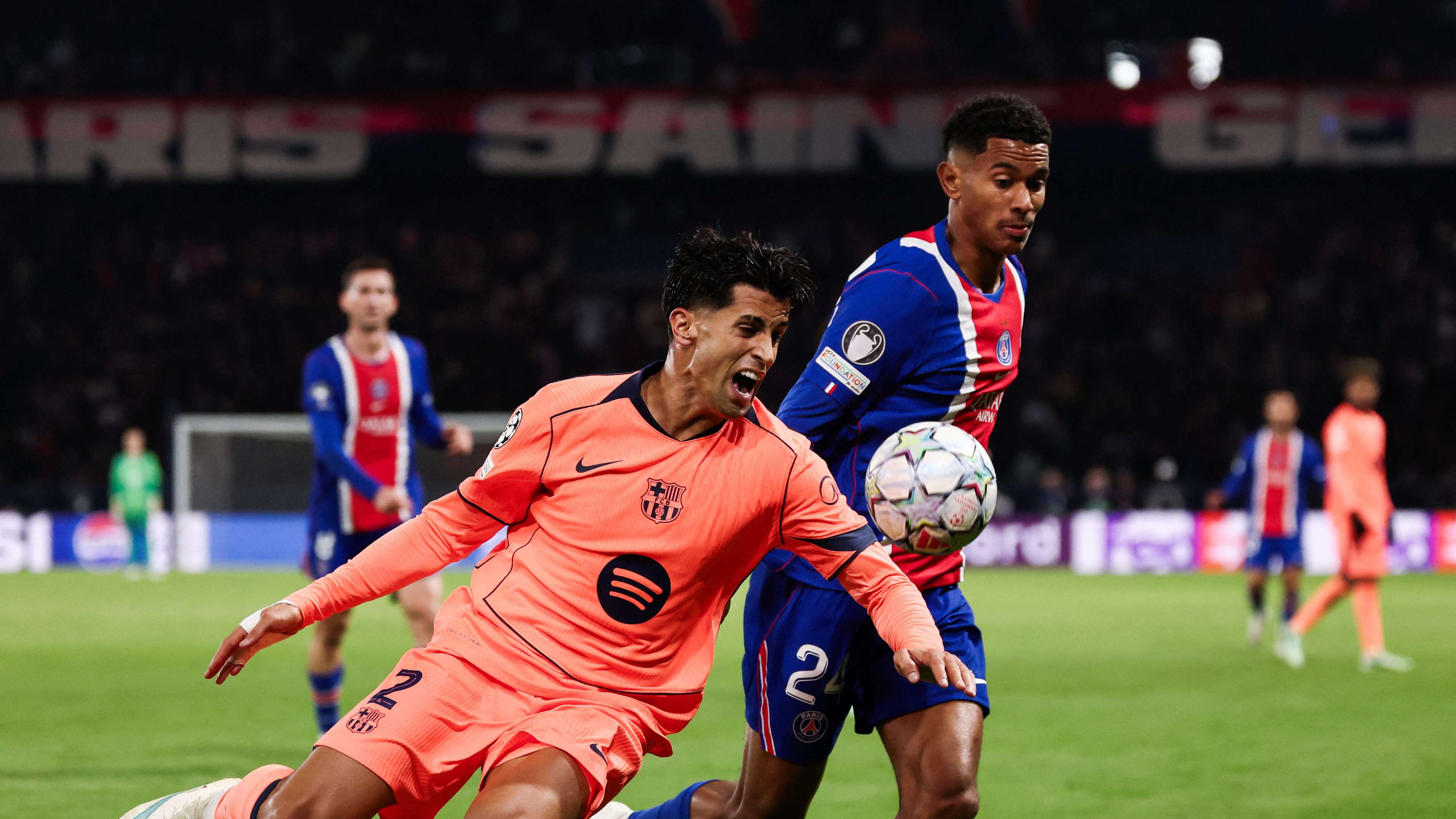 Cancelo erupts at his critics: get on the pitch if you can!  