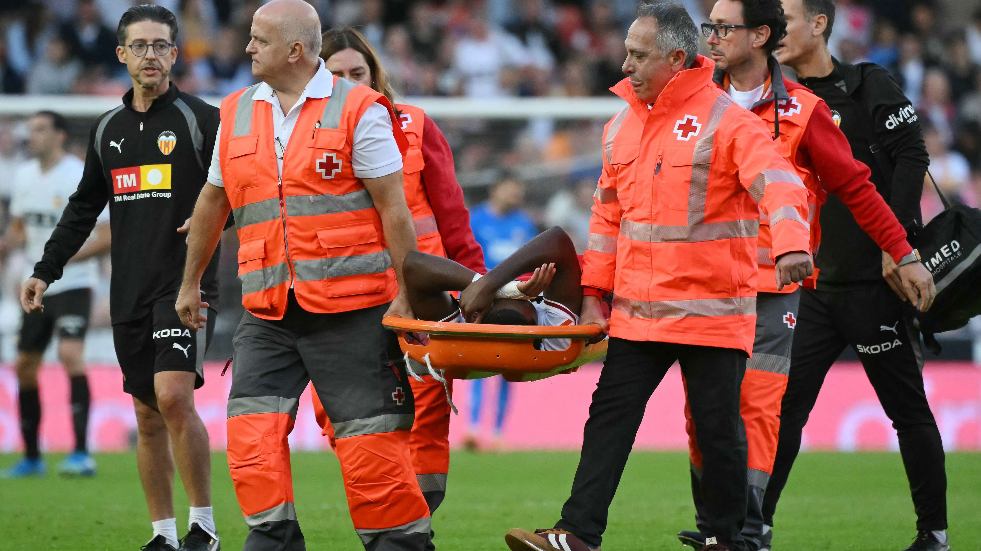 Tears and shock: horrific injury for Valencia star  