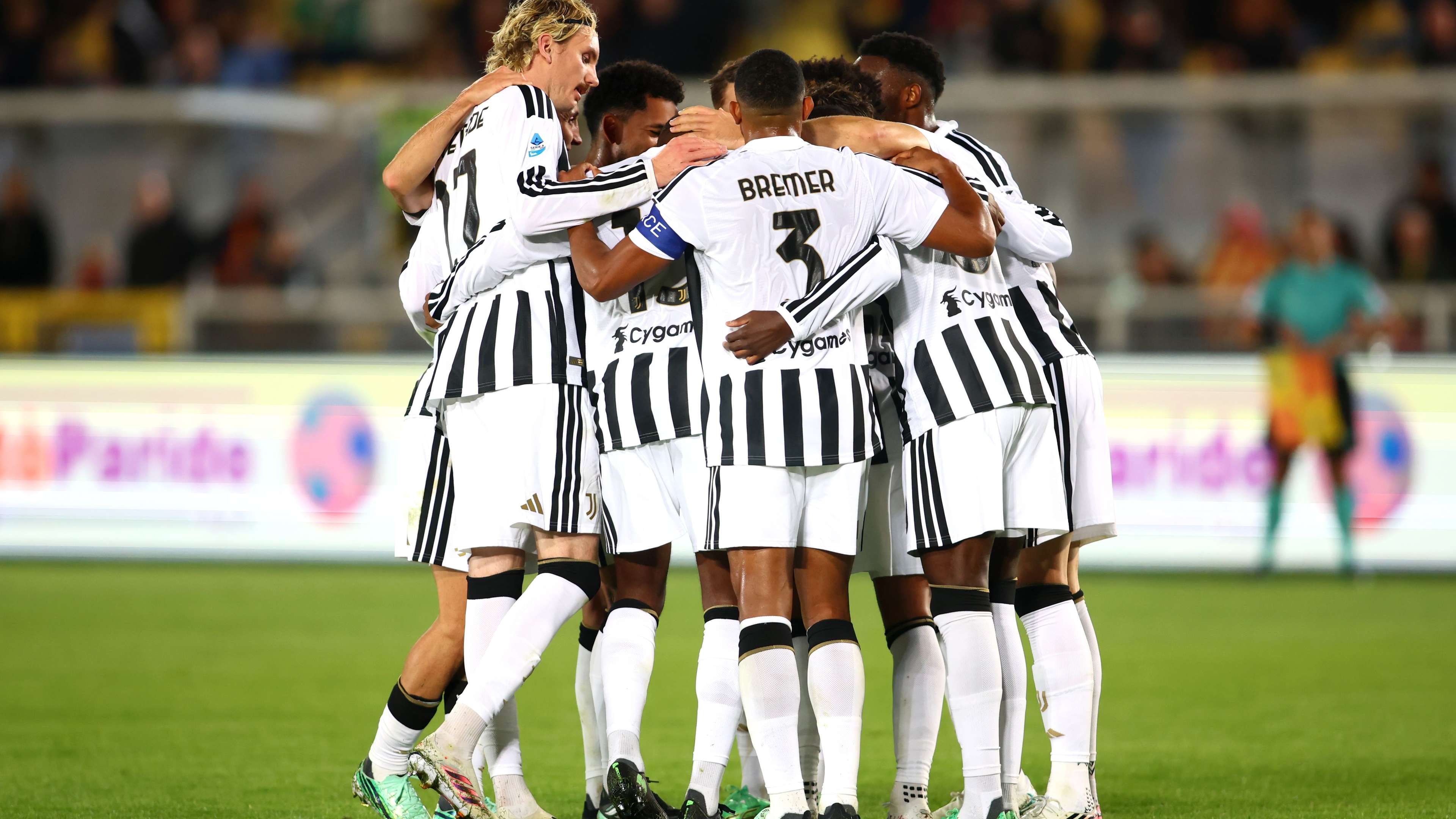 Lecce-Juventus 0-2 live: Vicario saves from Ngom  