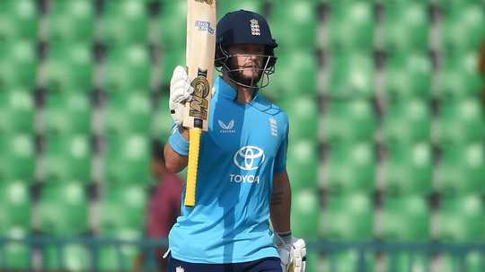 Duckett, Dawson earn consolation win for England  