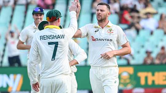 Australia six wickets away from Test win in Durban  